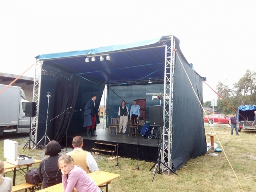 Stage, zastřešení 6x5m + pódium 6x4m.