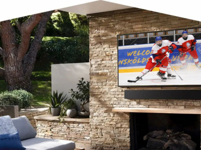 Samsung The Terrace QE75LST7T - Venkovní sledování hokeje nemůže být lepší.