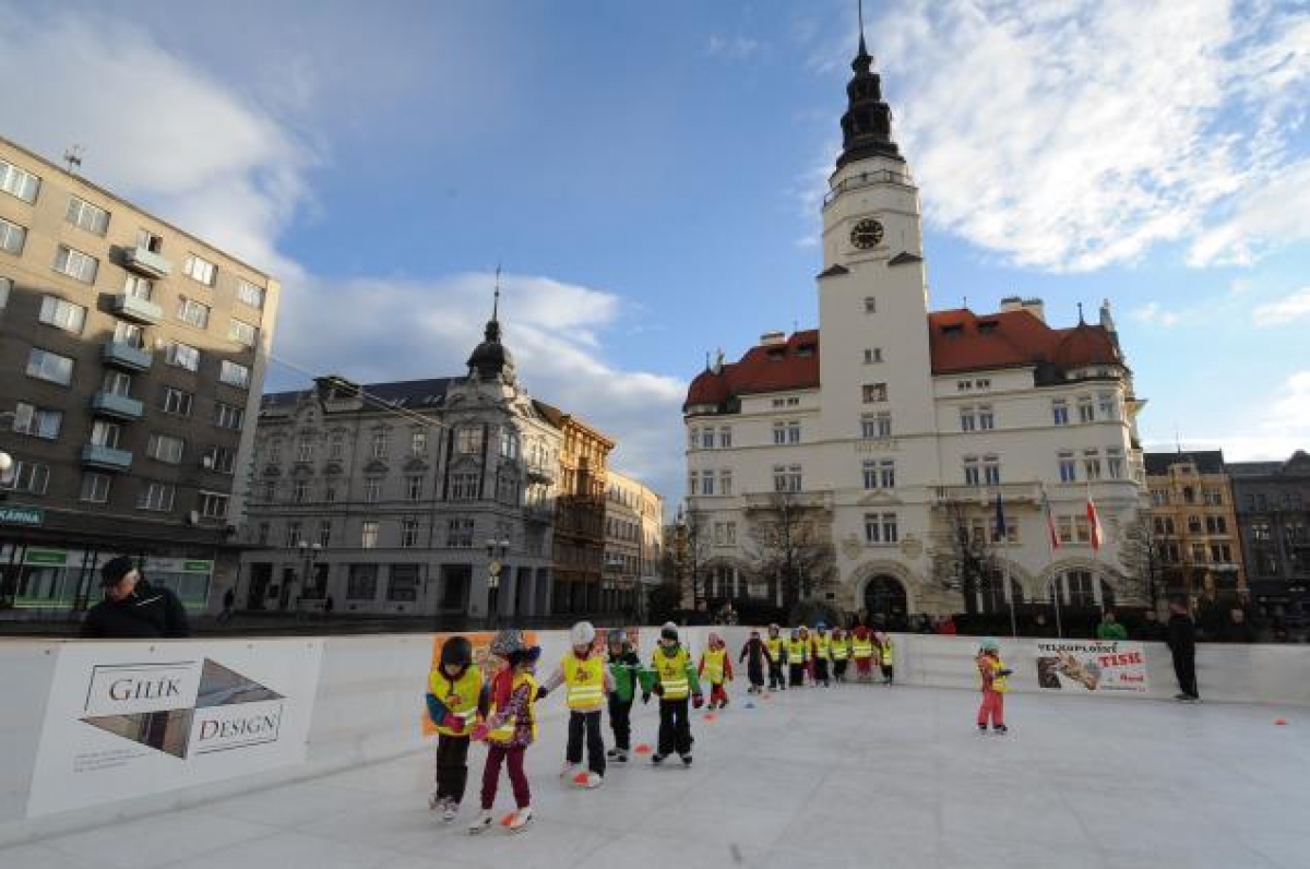 Specialisté na speciality - stavba umělého kluziště Opava